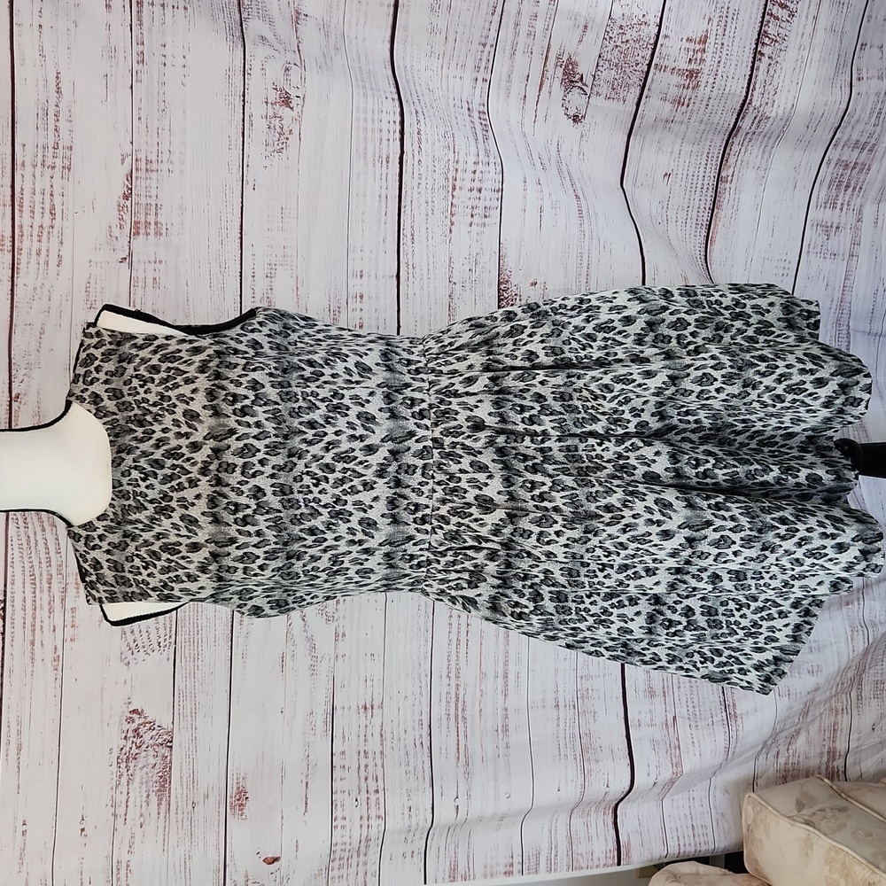 Taylor fit & flare jacquard Leopard print sleeveless midi dress - Picture 4 of 12